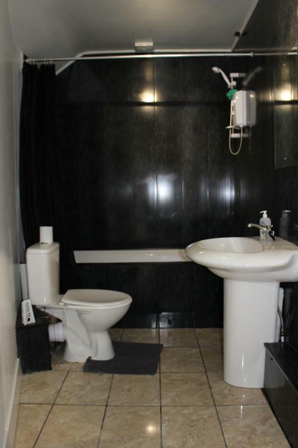Napier Town House - Self Catering - Guesthouse Style - Twin And Double Rooms Вёкингтон Экстерьер фото