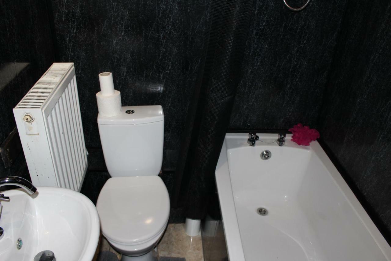 Napier Town House - Self Catering - Guesthouse Style - Twin And Double Rooms Вёкингтон Экстерьер фото